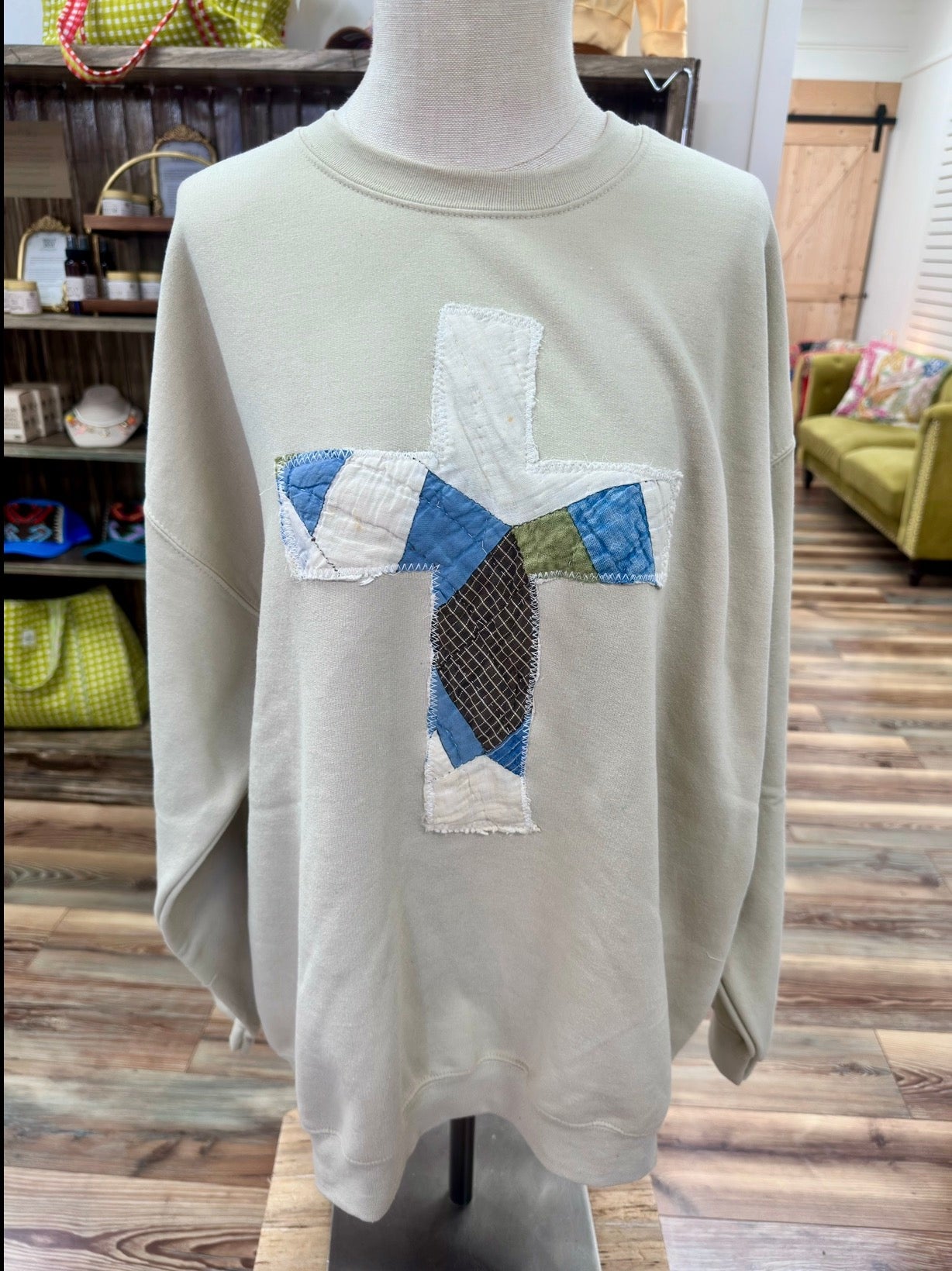 Handmade Sweatshirt With Quilted Cross 3/3